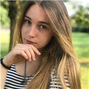 Diplomata in lingue e laureata in scienze motorie offre lezioni di inglese per tutte le età